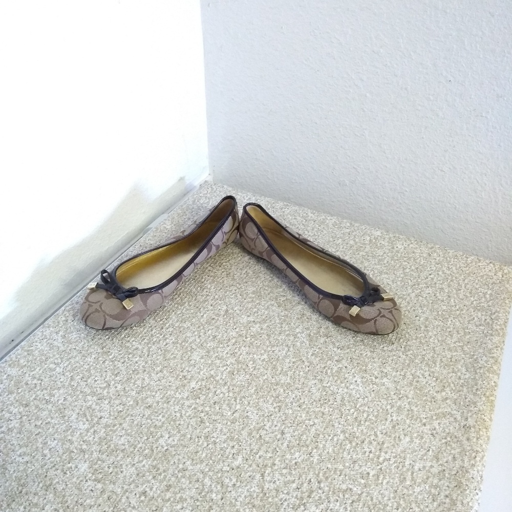 Coach Dotty Khaki Signature Flat Shoes - Picture 4 of 5